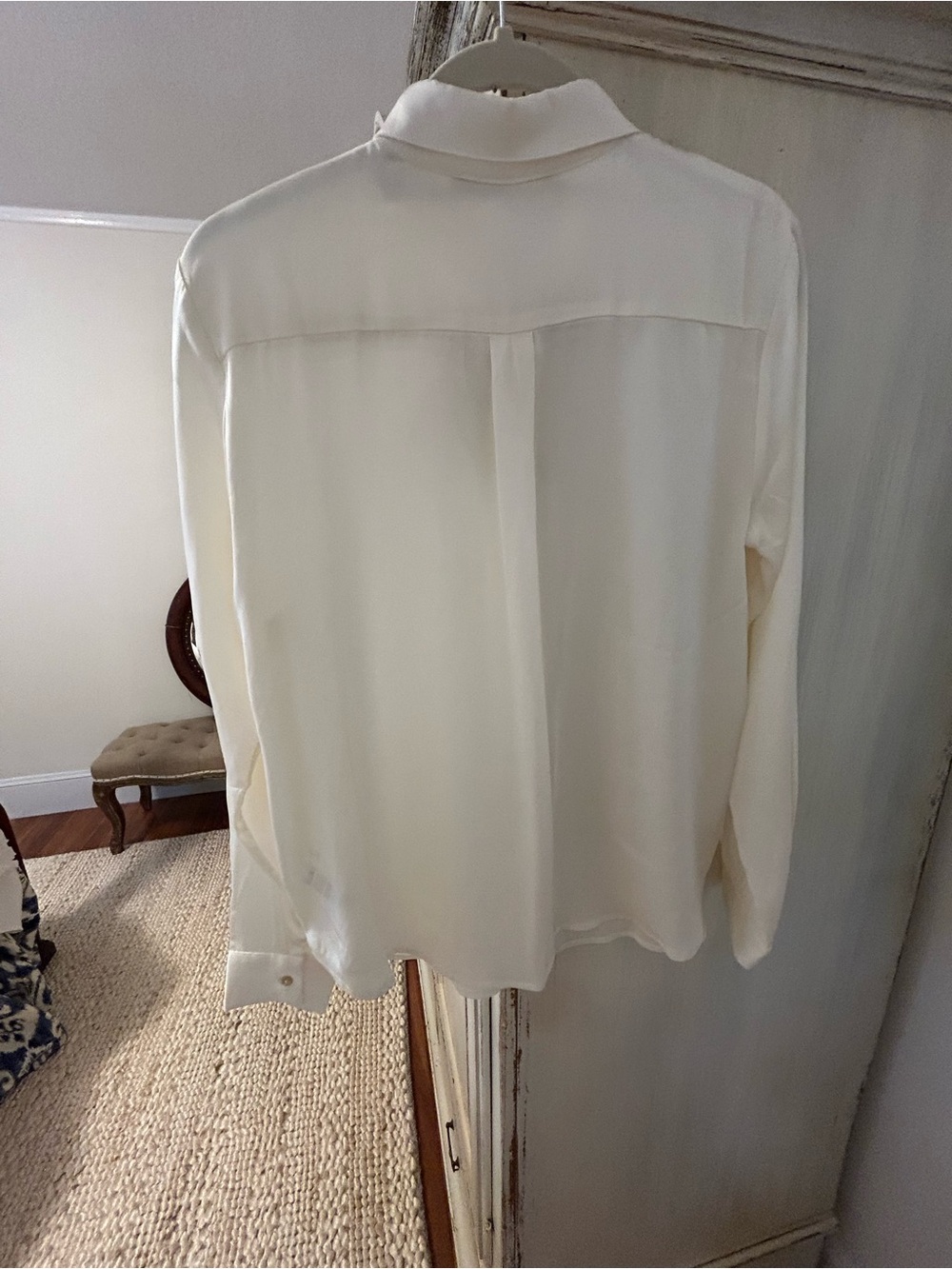 Silk Blouse in a Rich Shade of Creamy
Off White, Size Small, Loose Fit - Picture 2 of 12